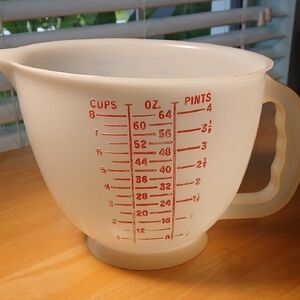 Vintage Tupperware Measuring Bowl